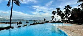 Premium Lecheria | Oceanfront, Pool, and Relaxation