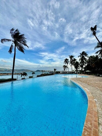 Premium Lecheria | Oceanfront, Pool, and Relaxation