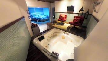 Deluxe Studio Suite, Balcony, Garden View | Blackout drapes, iron/ironing board, free WiFi