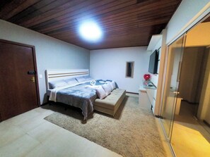 Deluxe Studio Suite, Balcony, Garden View