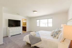 5 bedrooms, iron/ironing board, WiFi, bed sheets