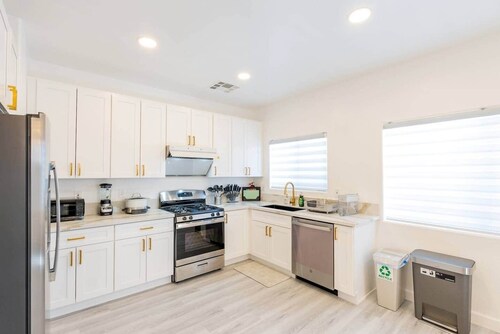 Vegas Small Warm Homestay 3 BR