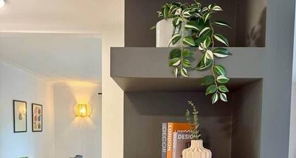 Mississauga 5BR Home – Steps to Lake & Trails