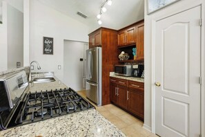 Fridge, microwave, oven, stovetop - Miramar Beach, Heated Pool + Splash Pad, Golf Cart (Miramar Beach)