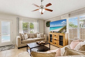 Smart TV, offices - Rustic Retreat | Heated Pool + Splash Pad | Golf Cart | Private Beach Access (Miramar Beach)