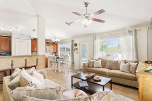 Smart TV - Miramar Beach, Heated Pool + Splash Pad, Golf Cart (Miramar Beach)