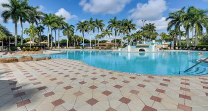 Lake View & Screened Balcony: Estero Getaway!