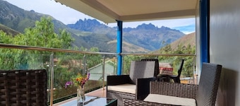 Total disconnection in the Sacred Valley, jacuzzi among mountains