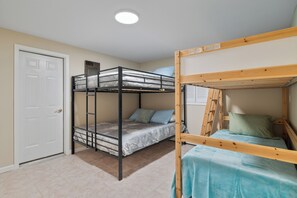 9 bedrooms, desk, iron/ironing board, free WiFi