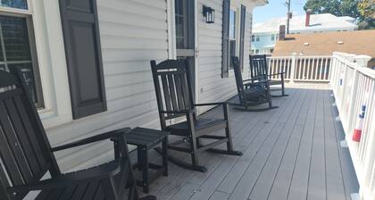 Magnolia Hideaway 2-BR Apt in center of Town of Colonial Beach