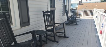 Magnolia Hideaway 2-BR Apt in center of Town of Colonial Beach