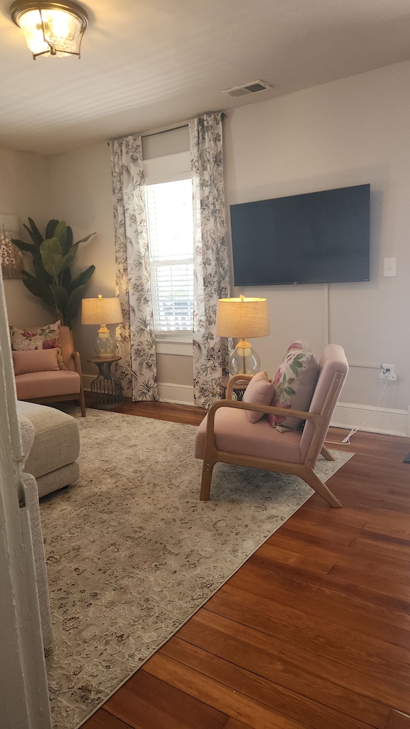 Magnolia Hideaway 2-br Apt In Center Of Town Of Colonial Beach - Colonial Beach, VA