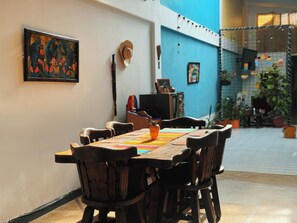 Economy Double Room, Balcony, City View | Meja, ruang kerja komputer riba