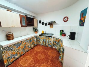 オーブン、調理器具と食器