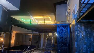 6 kolam renang outdoor