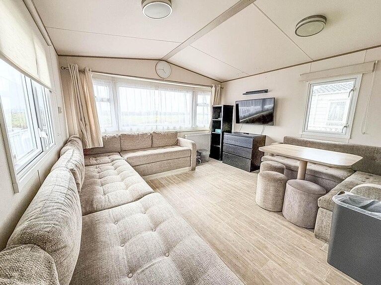 Stunning Caravan With Wifi & Decking At St Osyth Beach In Essex Ref 28007sv - Clacton-on-Sea