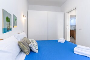 1 室のベッドルーム、デスク、アイロン / アイロン台、WiFi (無料)