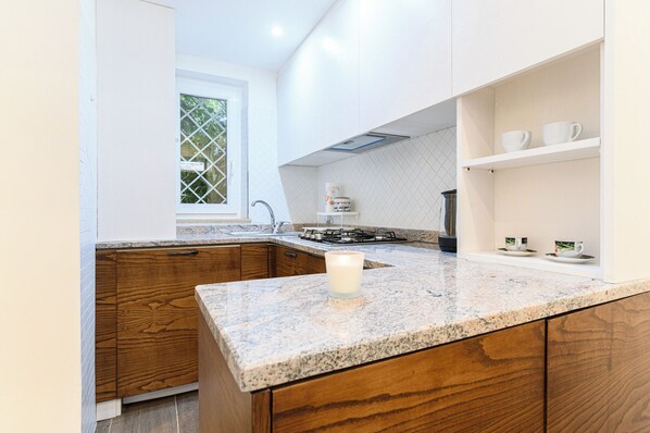 Fridge, stovetop, dishwasher, coffee/tea maker