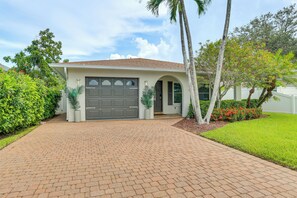 Exterior - 1 Mi to Vanderbilt Beach! Family Home on 500 Block (Naples)
