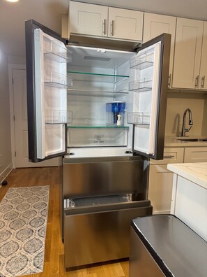 Interior - Andersonville 2BR, 1.5 Bath fully furnished Apartment, Steps to Transit & Shops (Chicago)