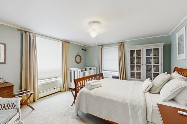 5 bedrooms, internet, bed sheets