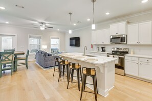 冷蔵庫、電子レンジ、コンロ、食器洗い機