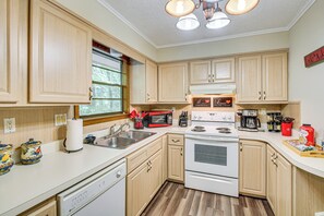 Fridge, microwave, stovetop, dishwasher