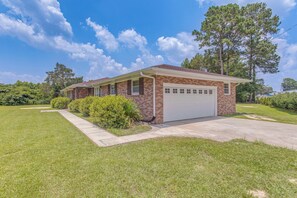 Exterior - 4 Mi to Loris Nature Park: Family Home w/ Yard (Loris)