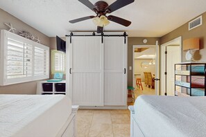 2 bedrooms, iron/ironing board, Internet, bed sheets
