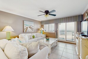 TV, DVD player - Gorgeous beachfront condo, shared pool and beach access (Panama City Beach)