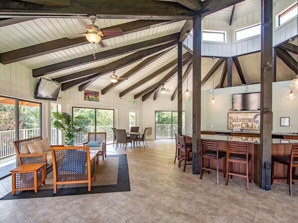 Interior - Cozy coastal condo with shared pool, close to the beach and shopping (Gulf Breeze)