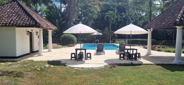 Kolam renang outdoor