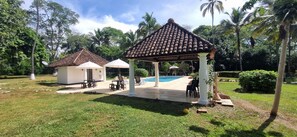 Kolam renang outdoor