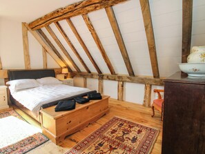 3 bedrooms, individually decorated, individually furnished, free WiFi