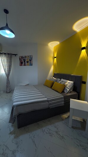 2 habitaciones, tabla de planchar con plancha, wifi y ropa de cama