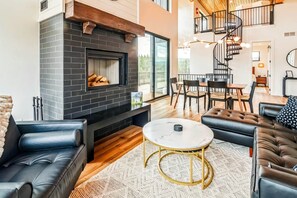 Smart TV, fireplace, stereo