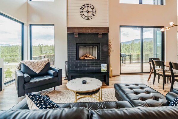 Téléviseur connecté, foyer, chaîne audio