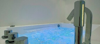 The Floor - Suite Passion d'Or & private Jacuzzi