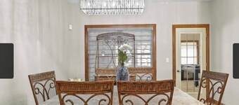 Classy 7 bedrooms 5 bathrooms house with pool & hot-tub in up scale neighborhood