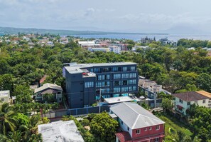 Exterior - Modern 2BR at Rizz Suites • Pool Access • Walk to Beach • 2 King Beds • Sosua (Sosúa)