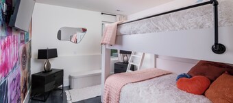 Large Groups - Rooftop Pools - Sleeps 24