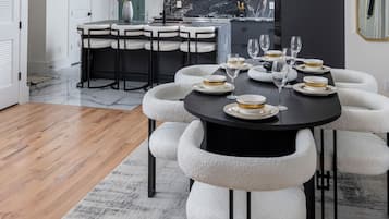 Luxury House, Multiple Bedrooms, Private Pool, City View | Dining room