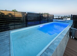 2 outdoor pools