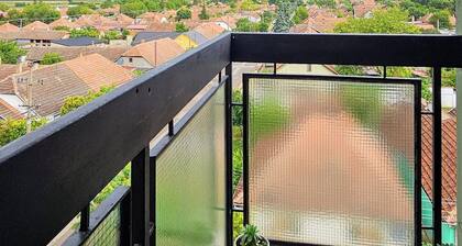 TESLA City-View Apartment with Free Parking, Fruits, Coffee & Wi-Fi