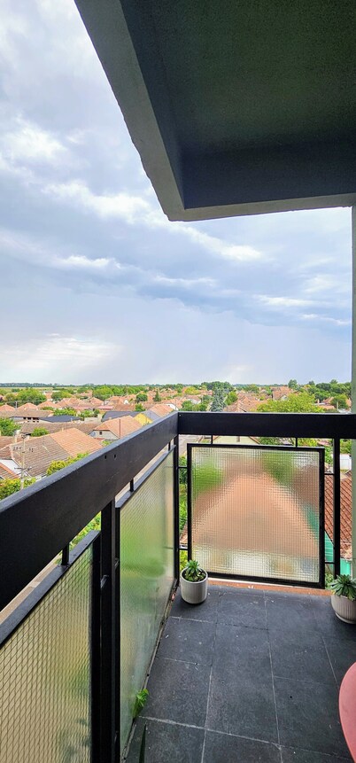 "Spacious City-View Apartment with Free Parking & Coffee