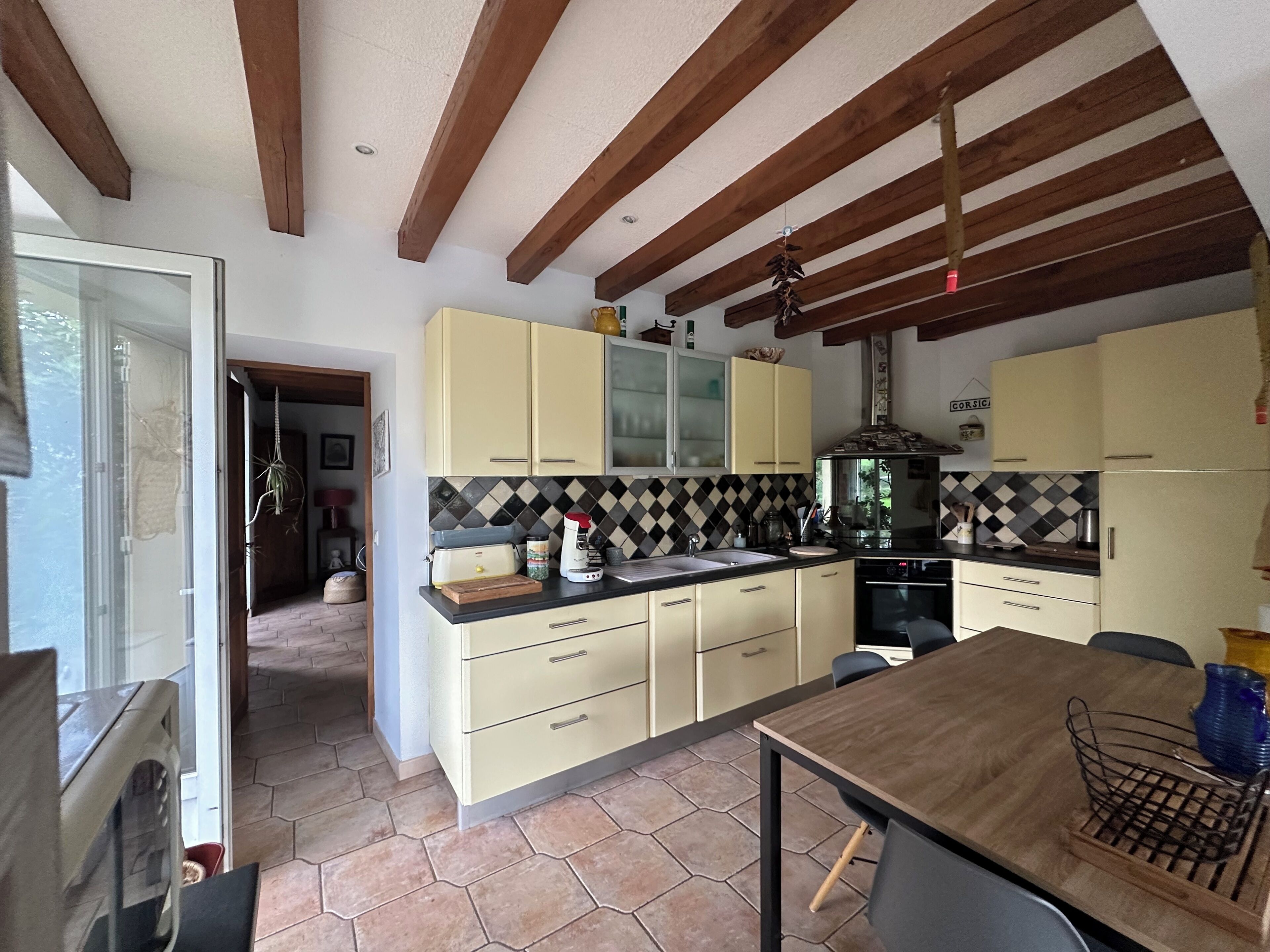 Micro-ondes, four, plaque de cuisson, lave-vaisselle