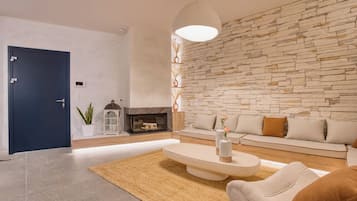 Smart TV, fireplace