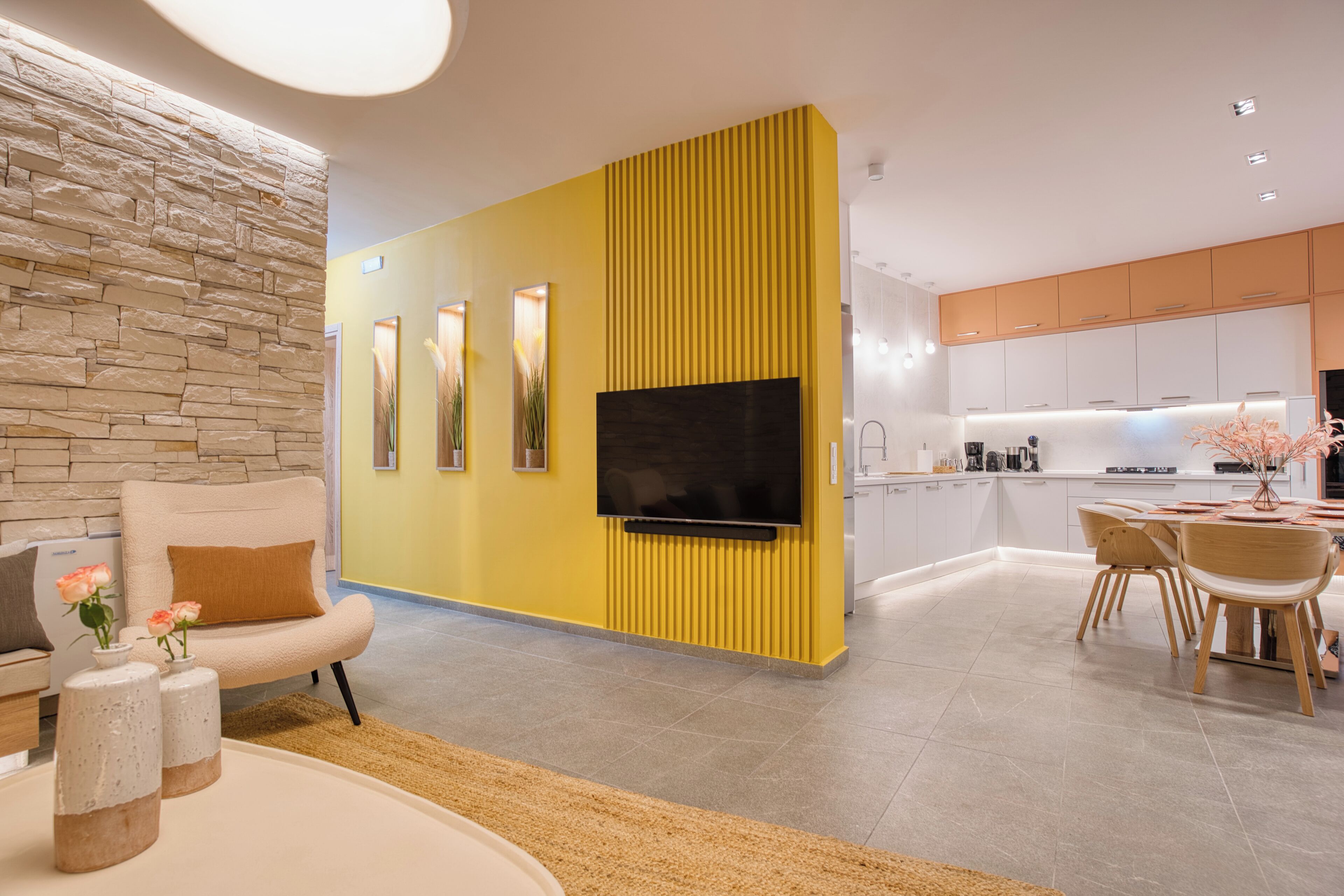Smart TV, fireplace