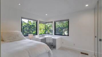 Studio (4 Bedrooms) | 4 bedrooms, laptop workspace, iron/ironing board, bed sheets