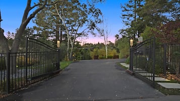 Studio (4 Bedrooms) | Property entrance